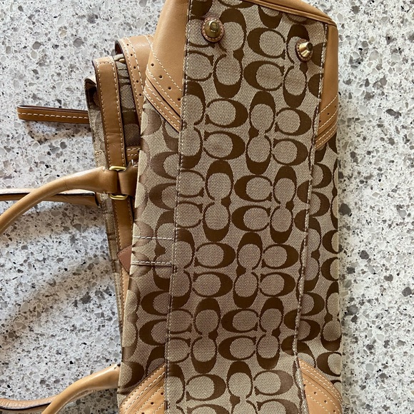 Coach Hampton Carryall light brown/tan bag - Picture 6 of 6